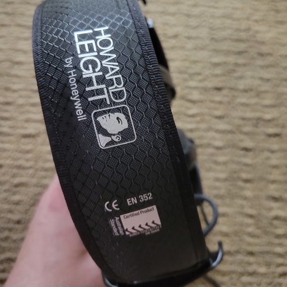 HOWARD LEIGHT Black Over-Ear Headphones - Picture 6 of 11